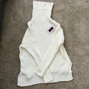 White turtle neck sweater